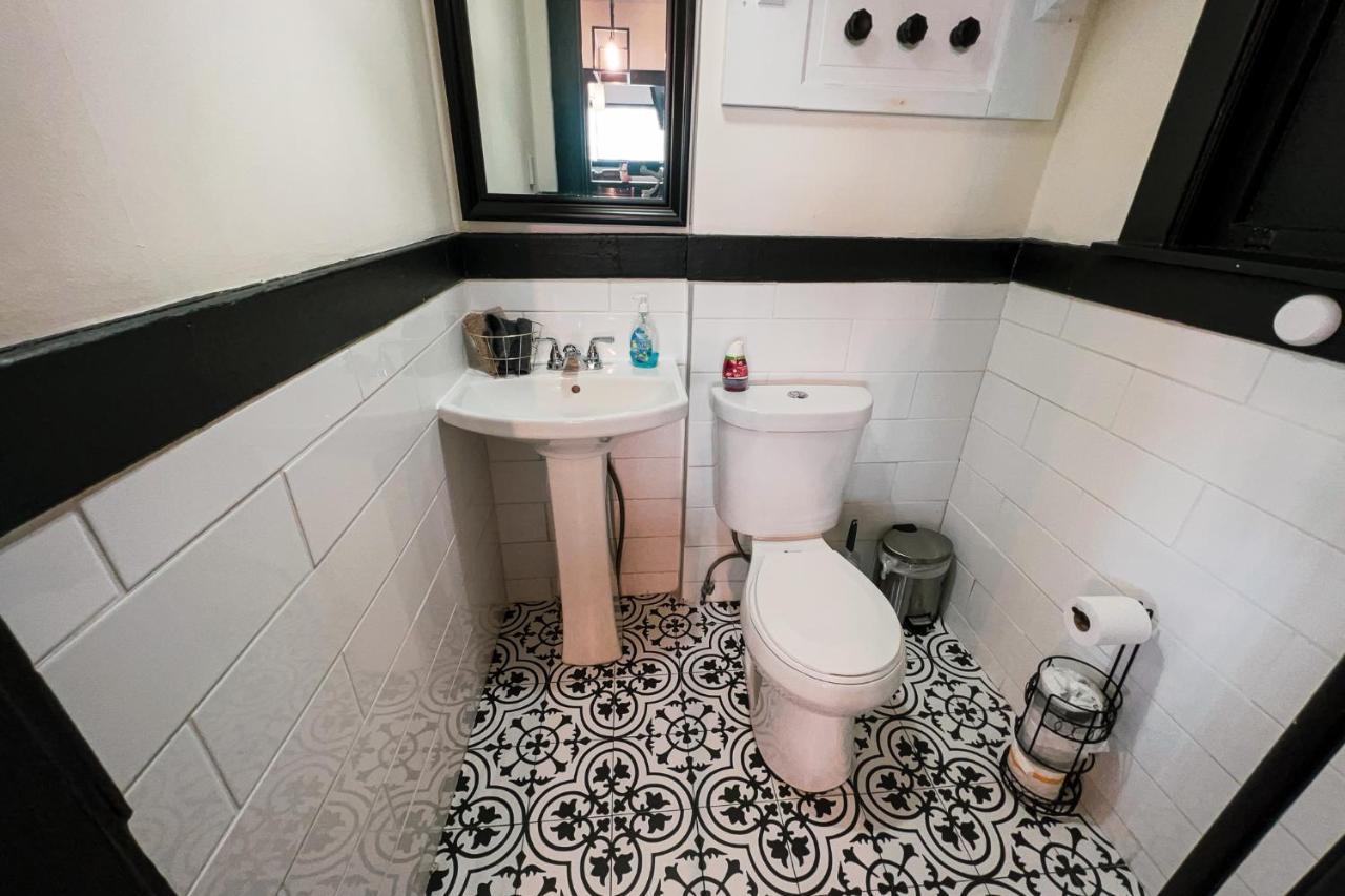 The Pub- 8Br Free Parking, Minutes From Falls & Casino Niagarafallen Exteriör bild