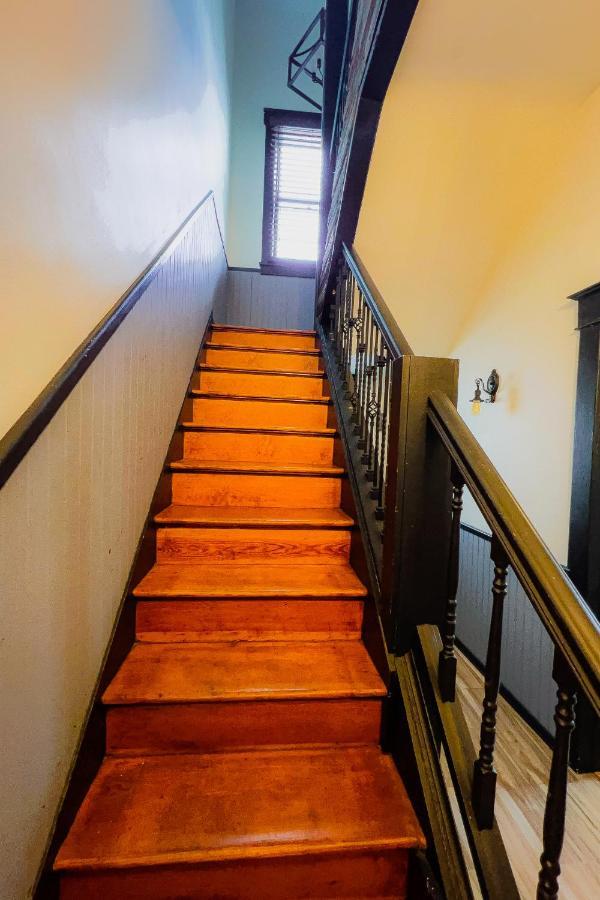 The Pub- 8Br Free Parking, Minutes From Falls & Casino Niagarafallen Exteriör bild