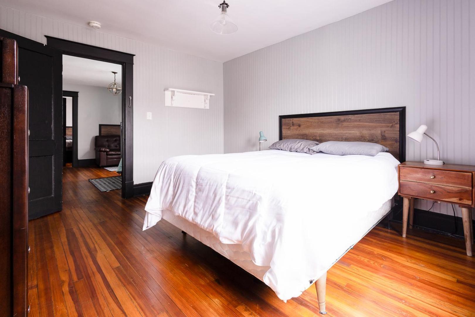 The Pub- 8Br Free Parking, Minutes From Falls & Casino Niagarafallen Exteriör bild
